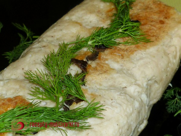 Куриный рулет с сыром и грибами