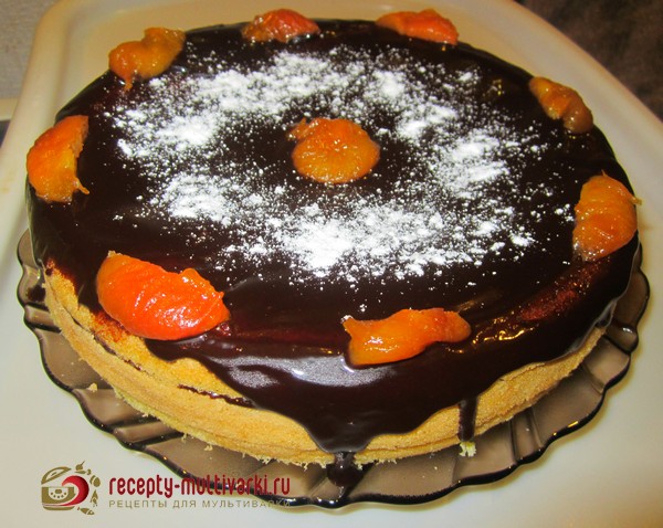 Торт с абрикосами и шоколадной глазурью
