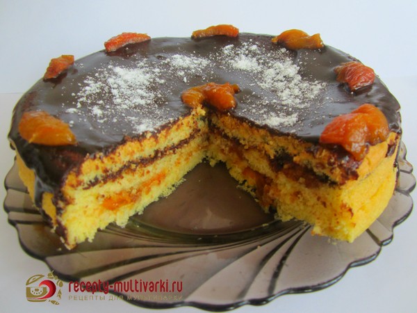 Торт с абрикосами и шоколадной глазурью