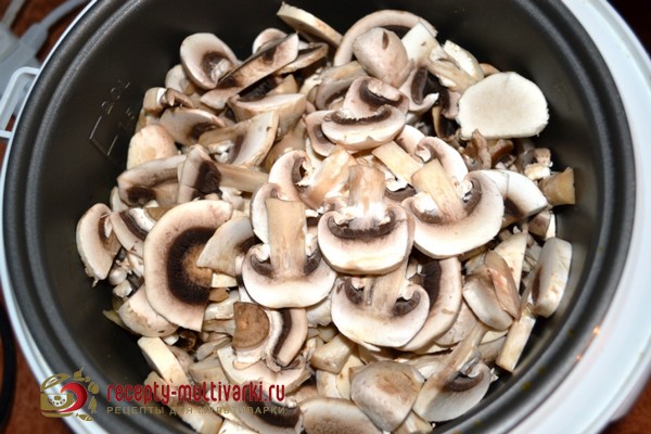 Жареные грибы со сметаной в мультиварке