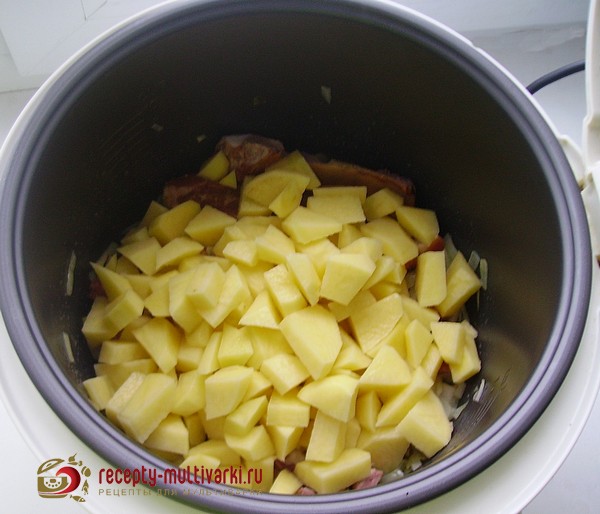 Картошка с копчёными рёбрышками в мультиварке - рецепт с фото